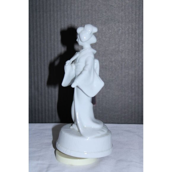 Porcelain Geisha Girl Music Box - Made in Japan - Picture 4 of 8